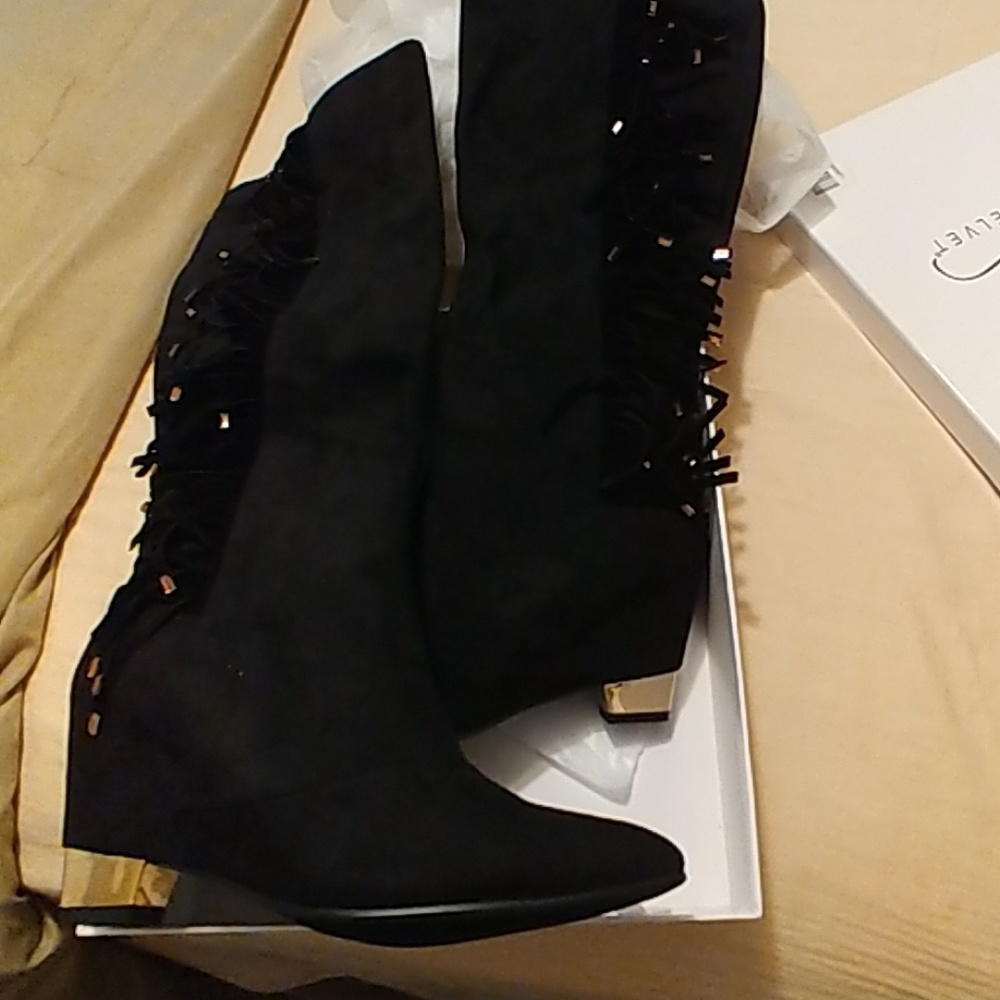 Boots - Picture 2 of 5